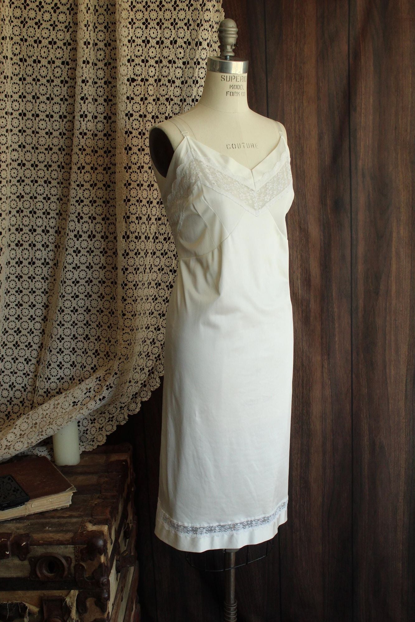 Vintage 1950s 1960s Volup Full Slip with Lace Trim
