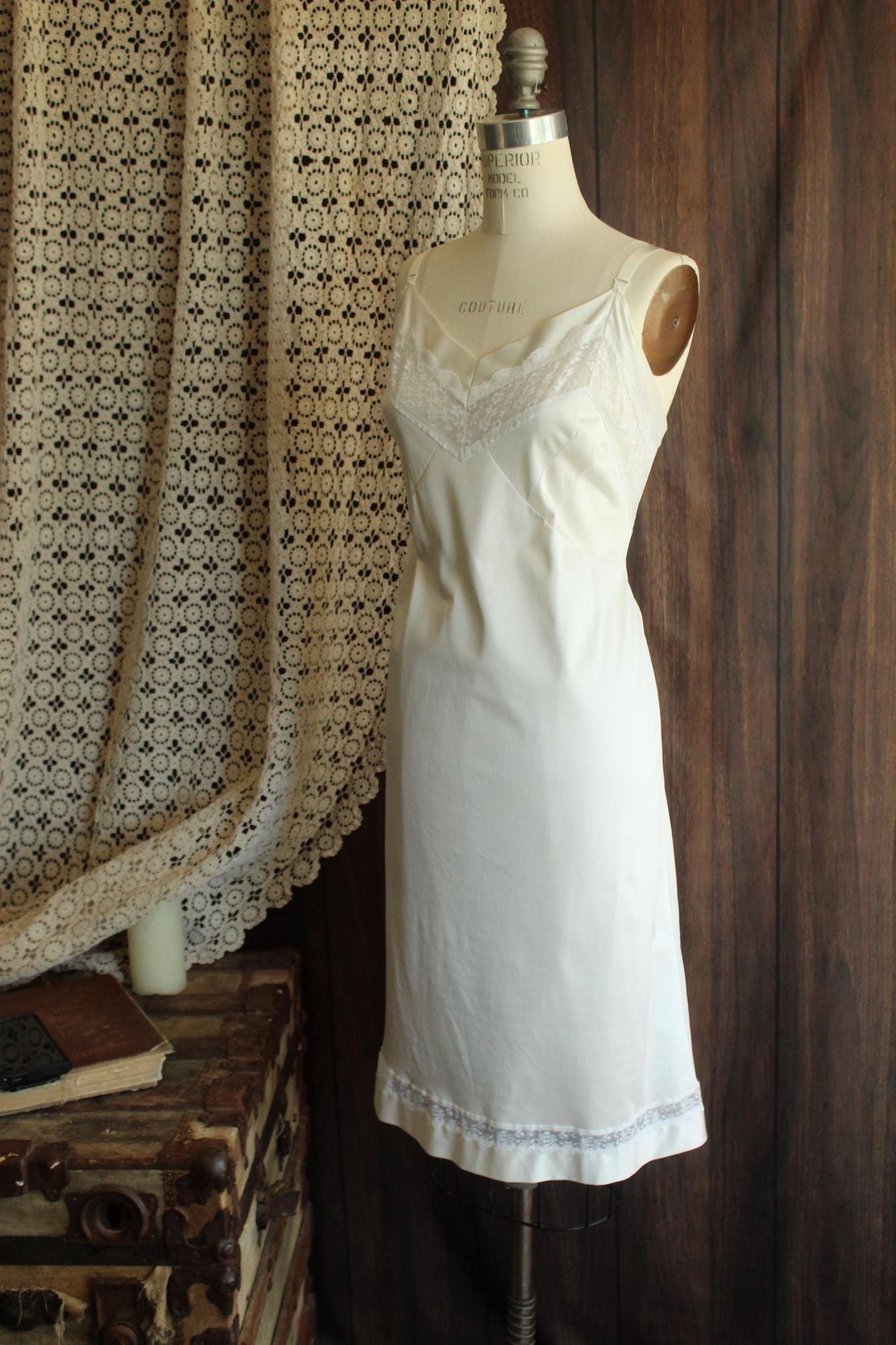 Vintage 1950s 1960s Volup Full Slip with Lace Trim