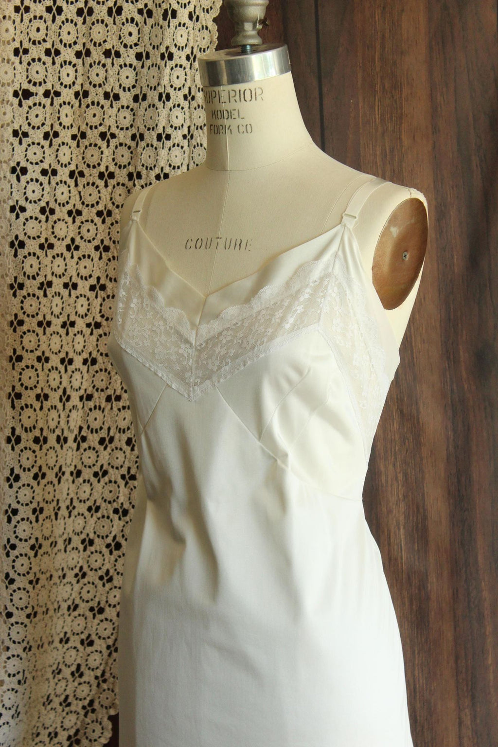 Vintage 1950s 1960s Volup Full Slip with Lace Trim