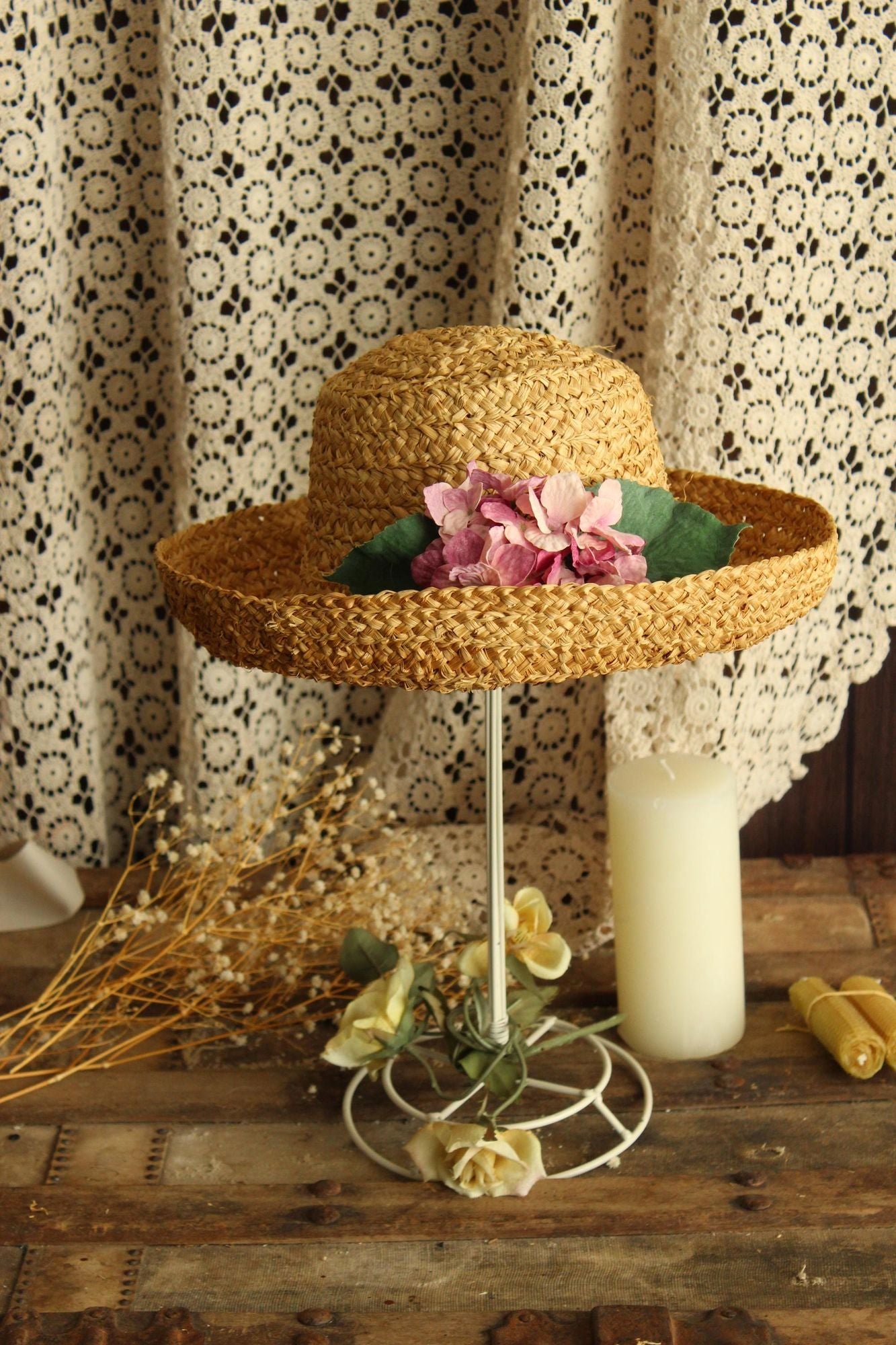 Vintage 1980s Jeanne Simmons Straw Wide Brimmed Sun hat with Silk Flowers