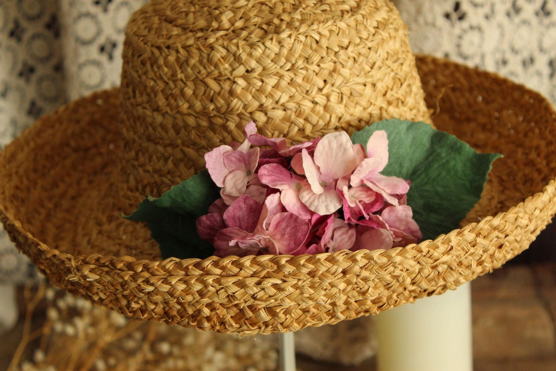 Vintage 1980s Jeanne Simmons Straw Wide Brimmed Sun hat with Silk Flowers