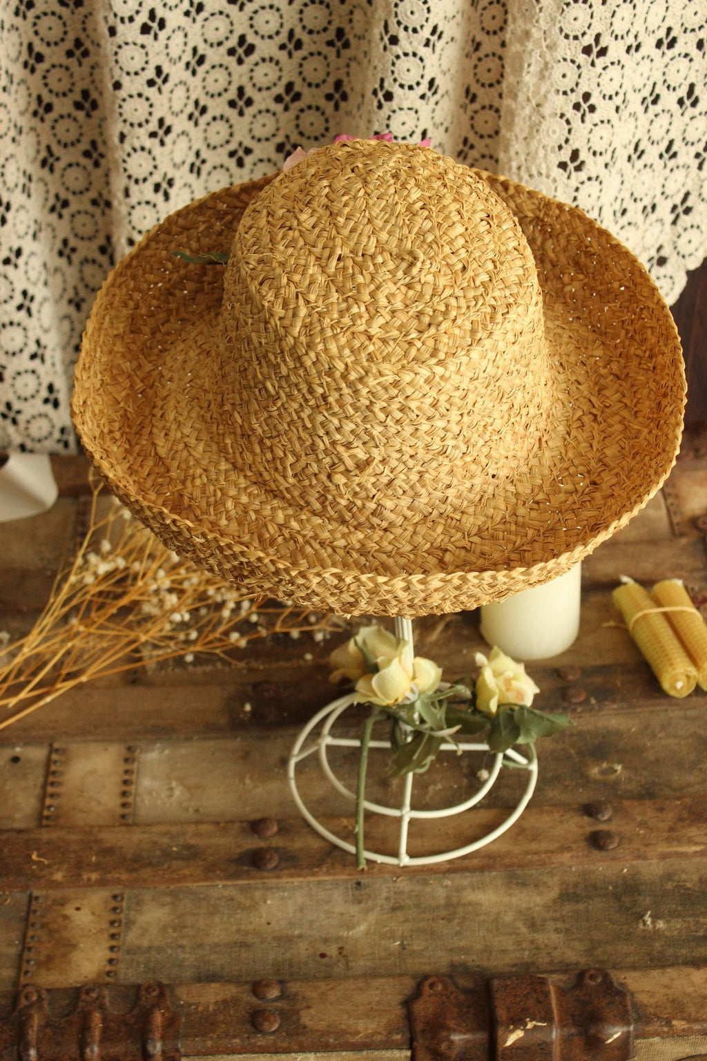 Vintage 1980s Jeanne Simmons Straw Wide Brimmed Sun hat with Silk Flowers