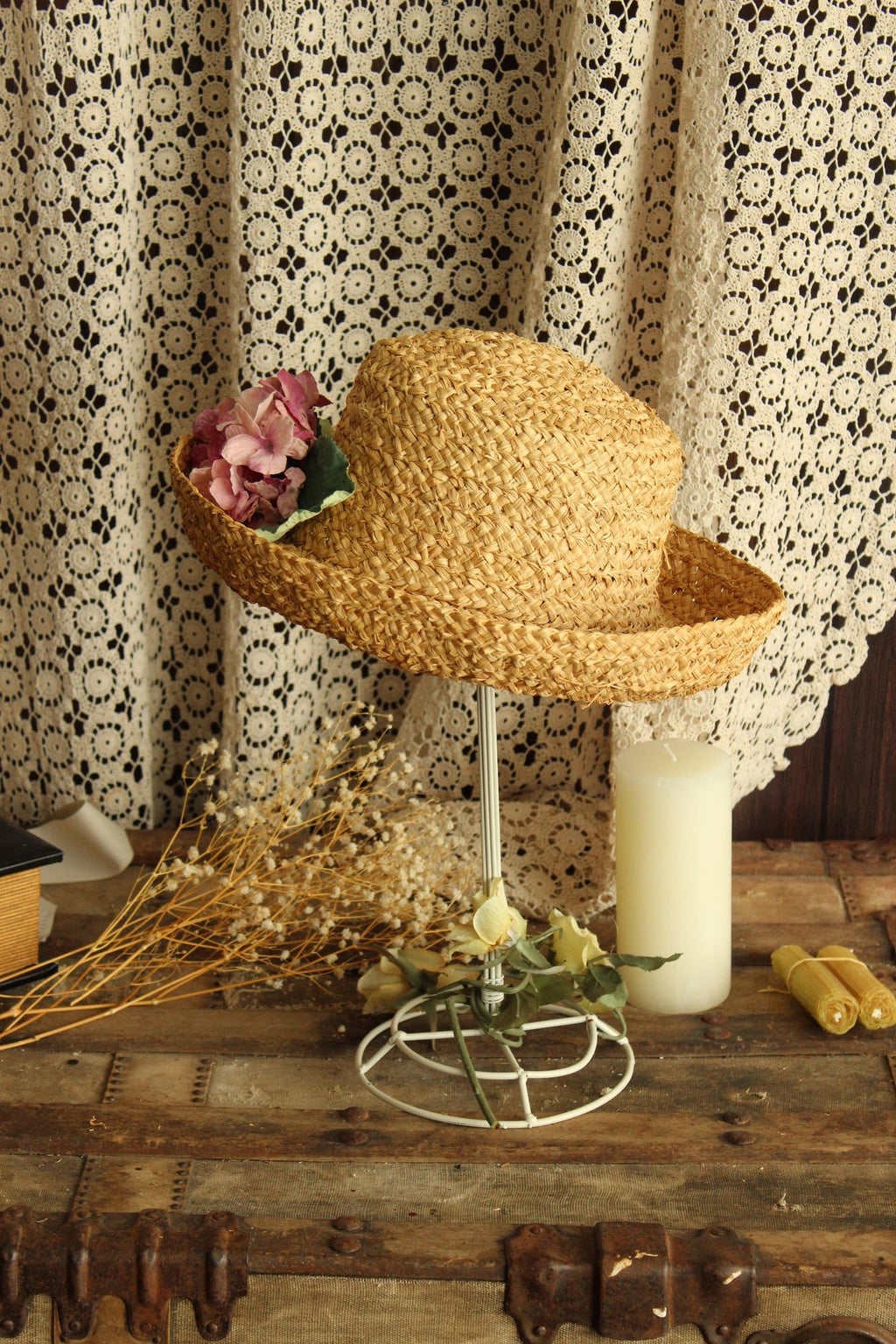 Vintage 1980s Jeanne Simmons Straw Wide Brimmed Sun hat with Silk Flowers