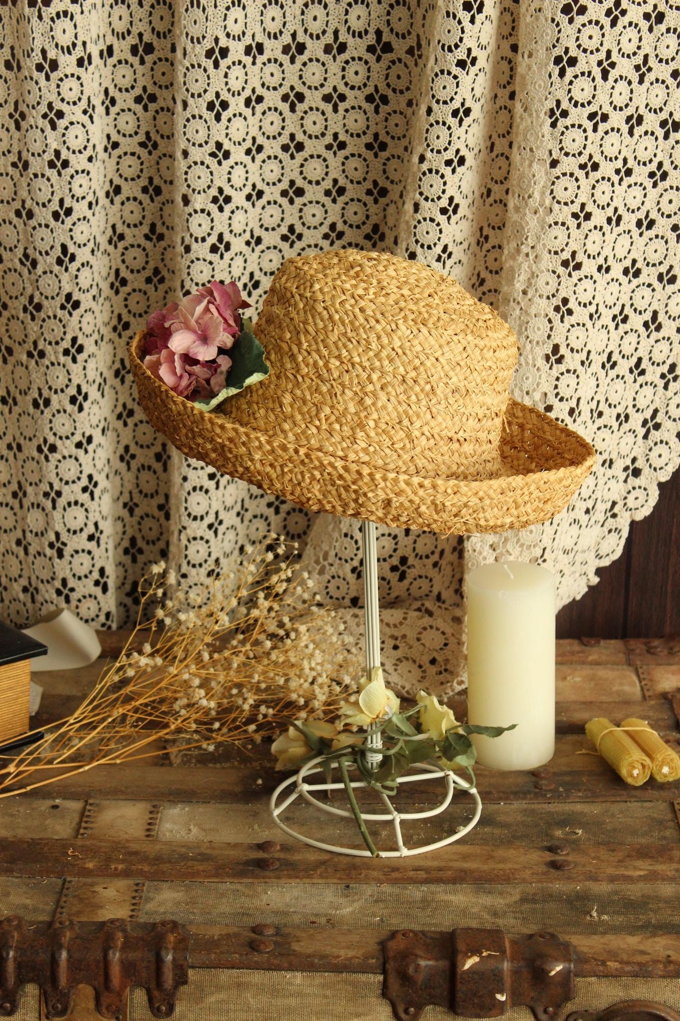 Vintage 1980s Jeanne Simmons Straw Wide Brimmed Sun hat with Silk Flowers
