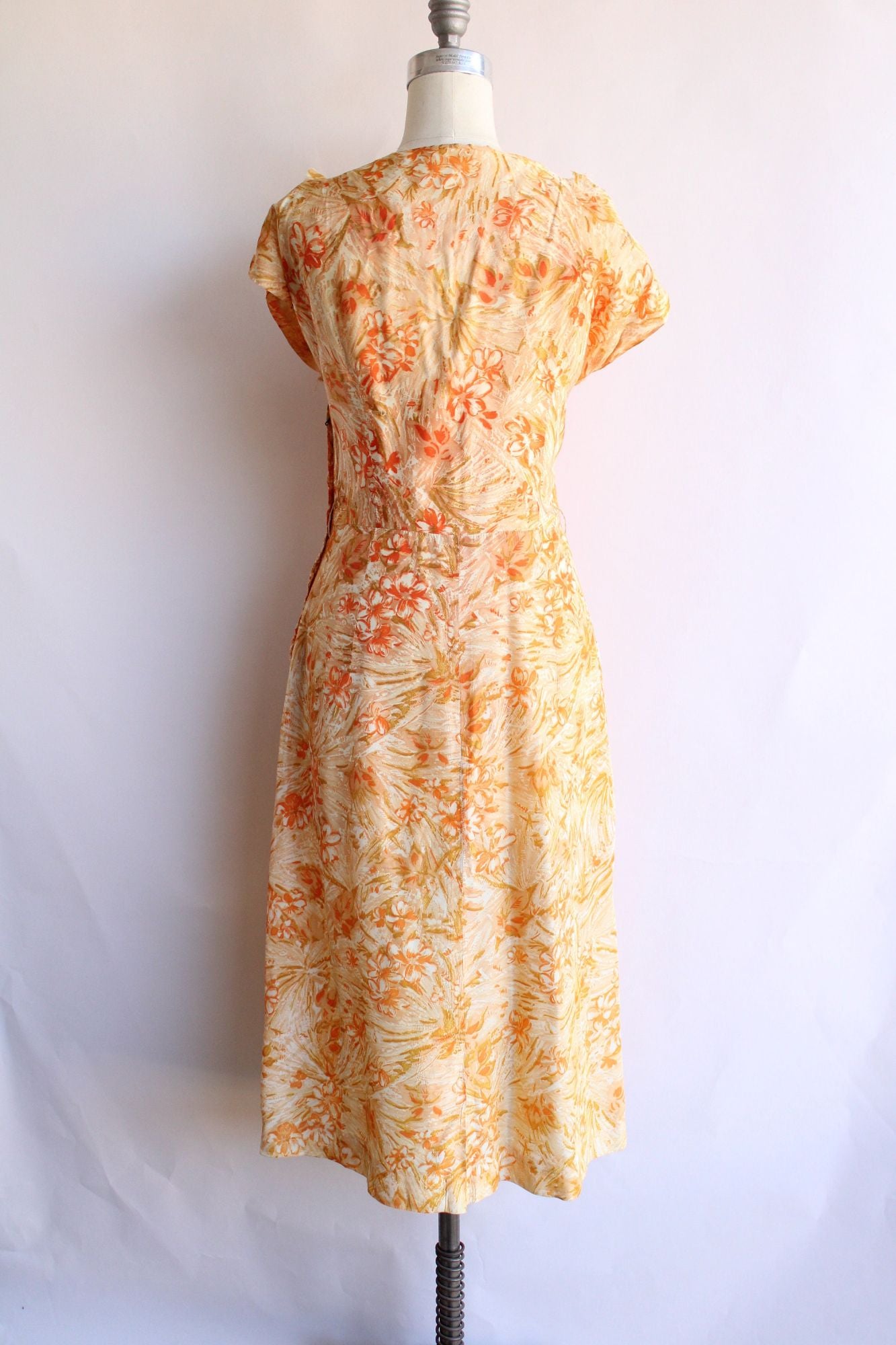 Vintage 1940s 1950s Volup Dress with Pockets in an Orange and Yellow Wildflower Print