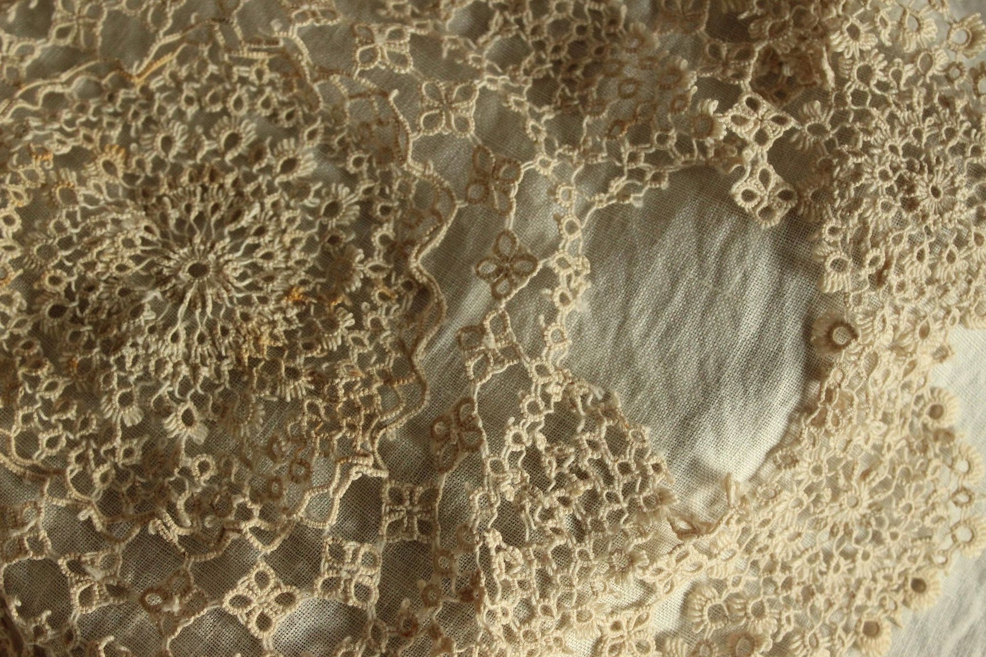 Vintage 1940s Crochet Doily and Linen Table Runner