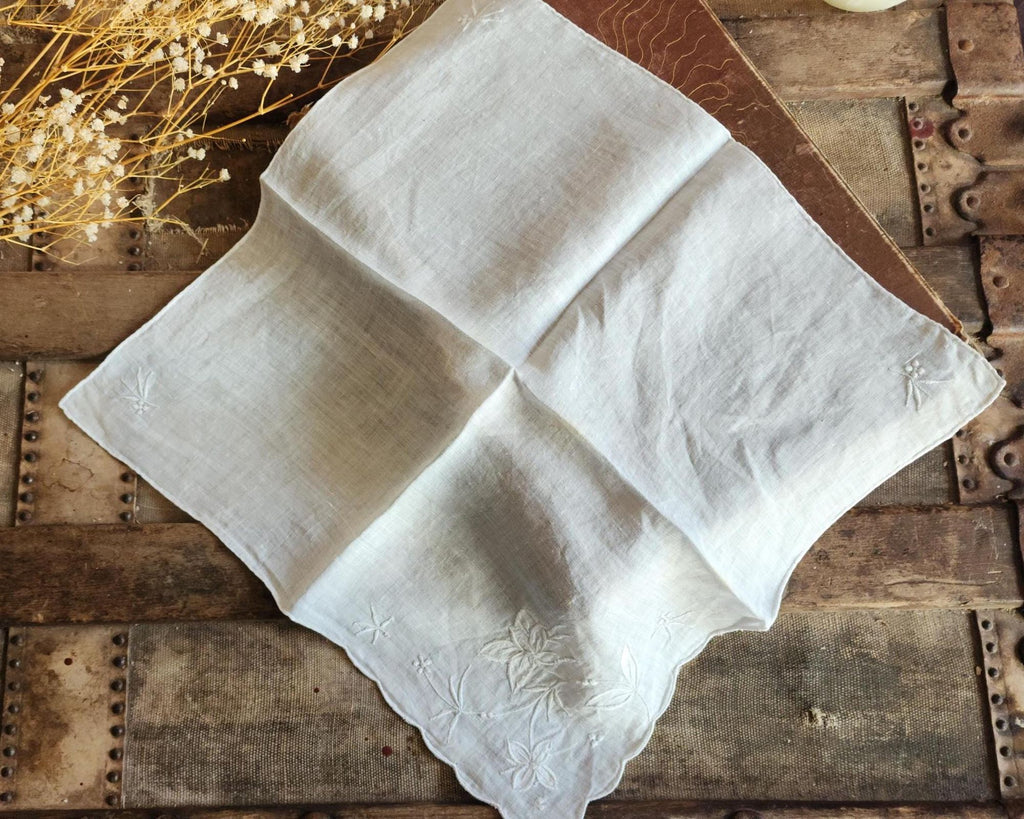Vintage 1930s 1940s Floral Embroidered White Linen Handkerchief