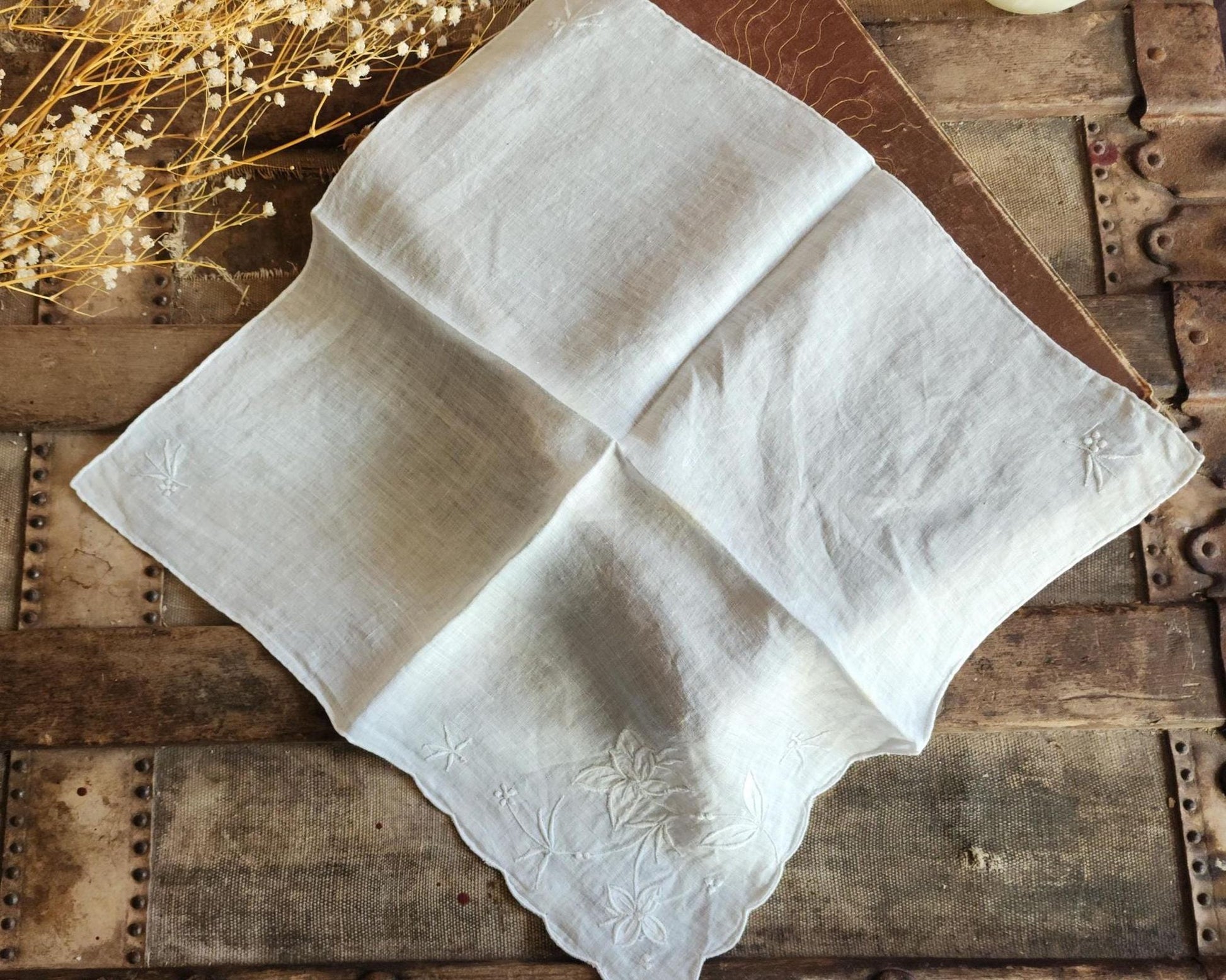 Vintage 1930s 1940s Floral Embroidered White Linen Handkerchief
