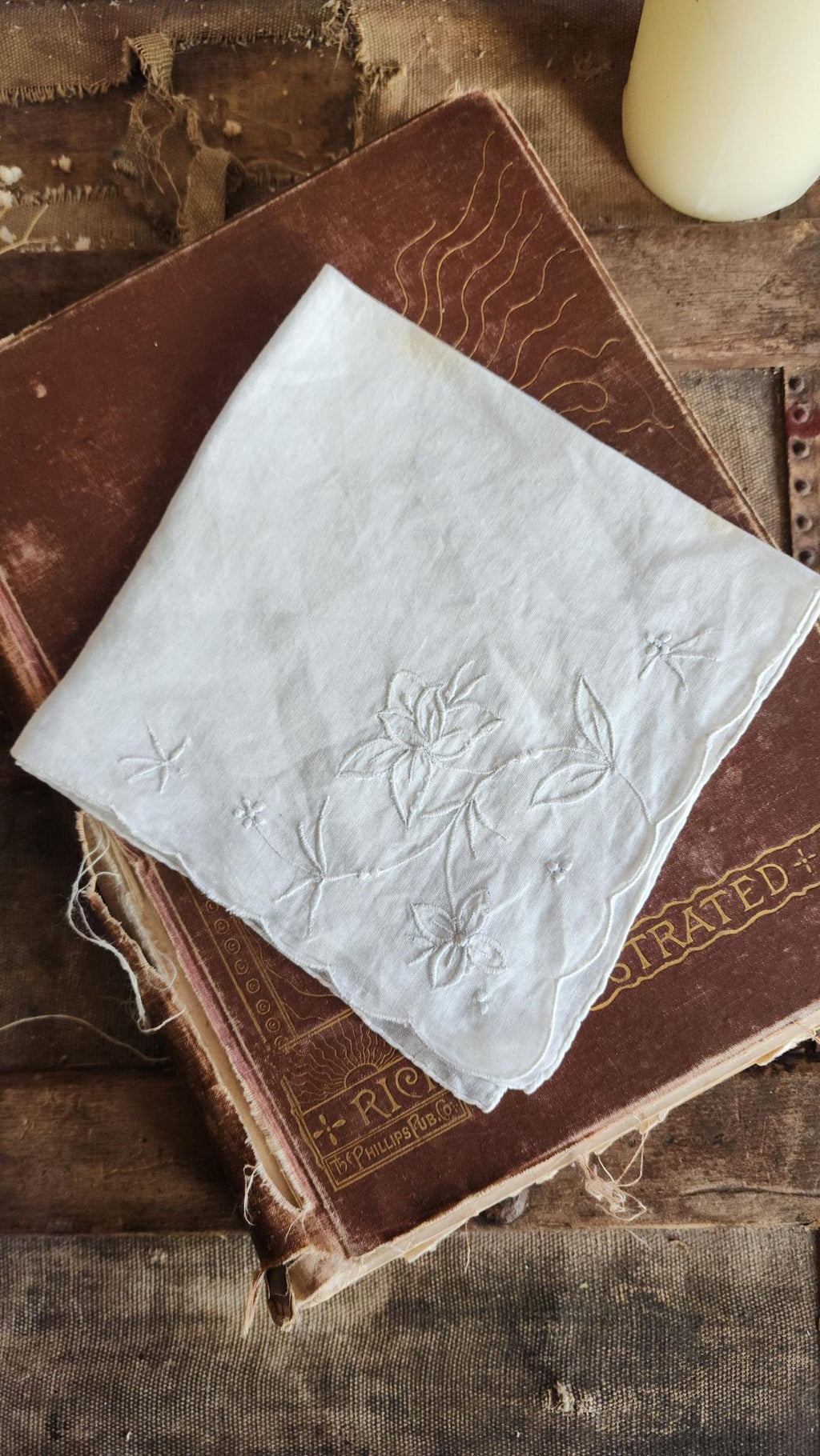 Vintage 1930s 1940s Floral Embroidered White Linen Handkerchief