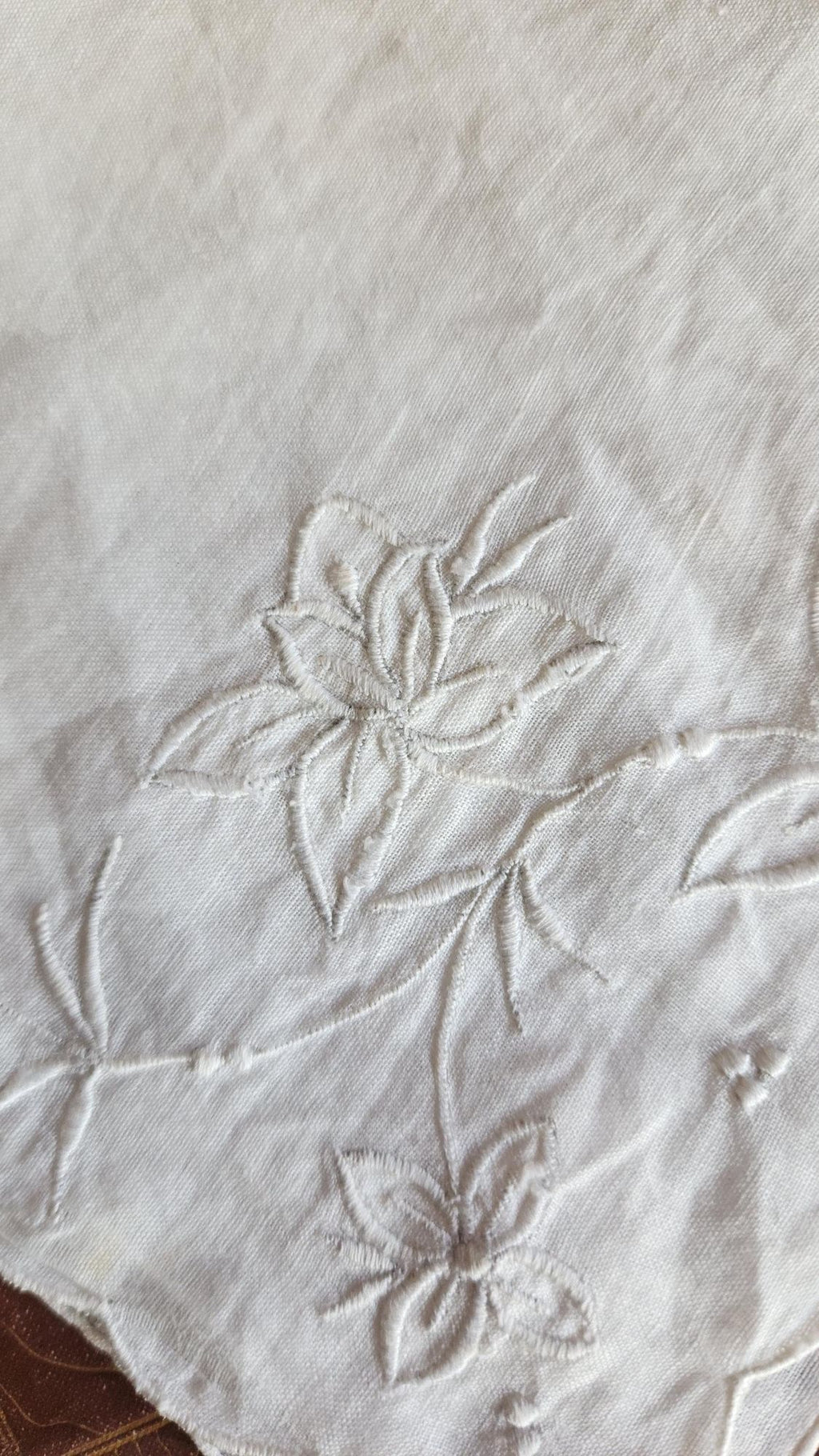 Vintage 1930s 1940s Floral Embroidered White Linen Handkerchief