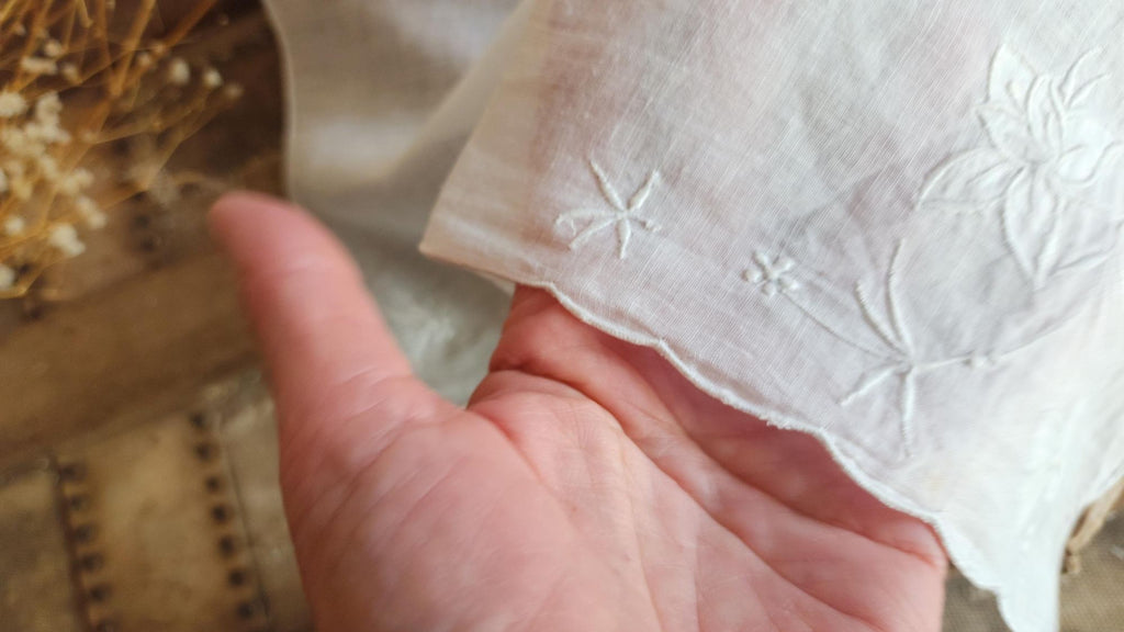 Vintage 1930s 1940s Floral Embroidered White Linen Handkerchief