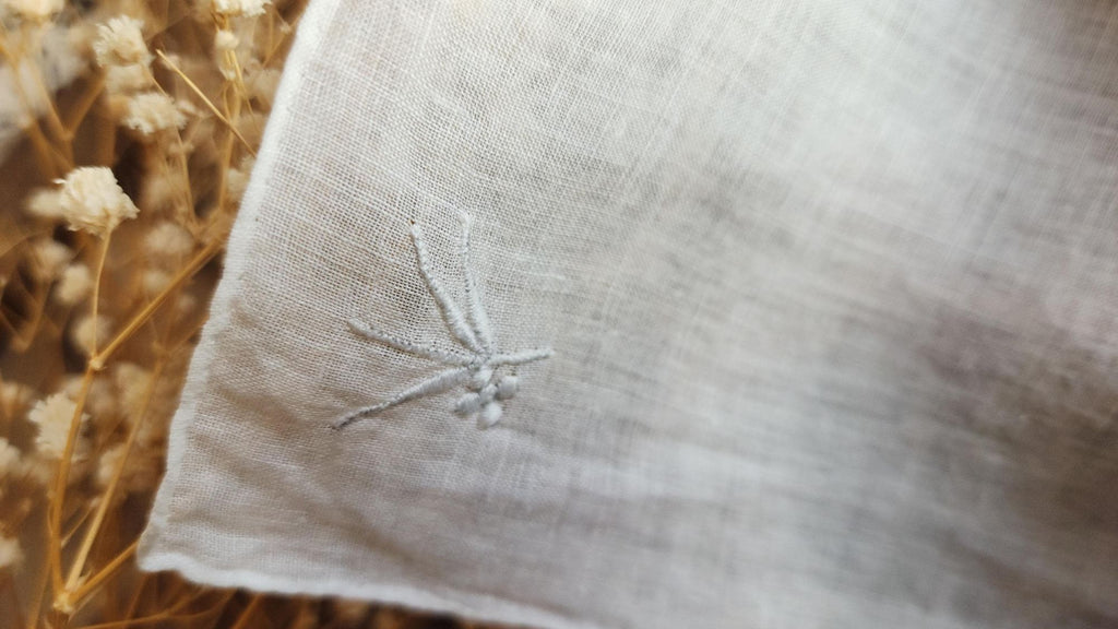 Vintage 1930s 1940s Floral Embroidered White Linen Handkerchief