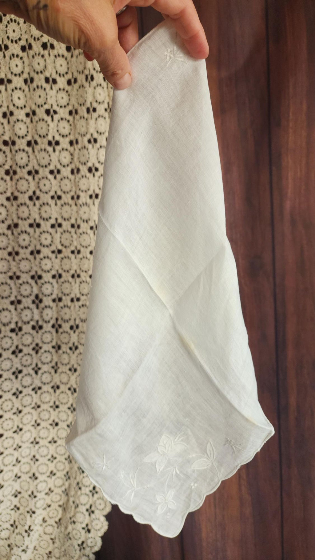 Vintage 1930s 1940s Floral Embroidered White Linen Handkerchief