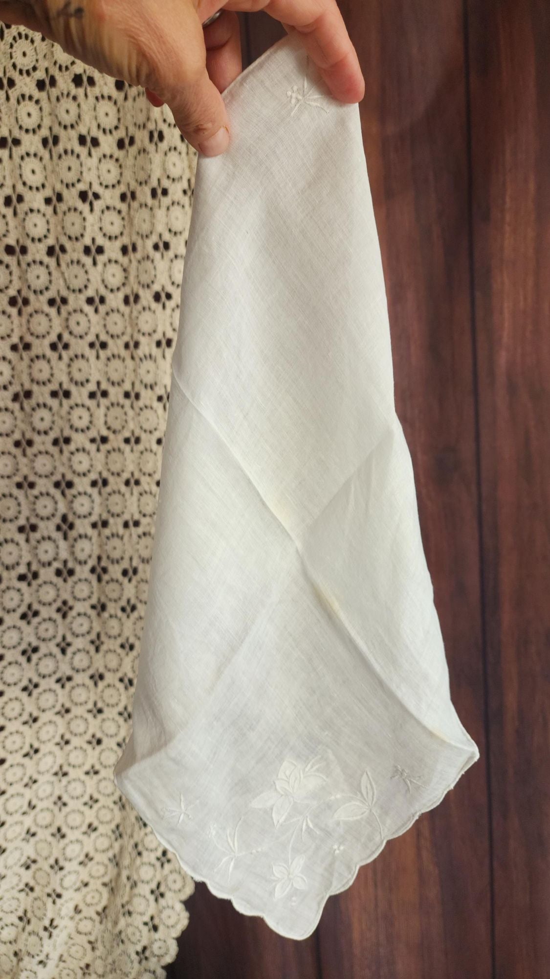 Vintage 1930s 1940s Floral Embroidered White Linen Handkerchief