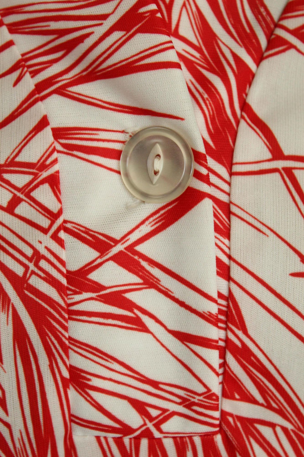 Vintage 1970s Red and White Dagger Collar Top