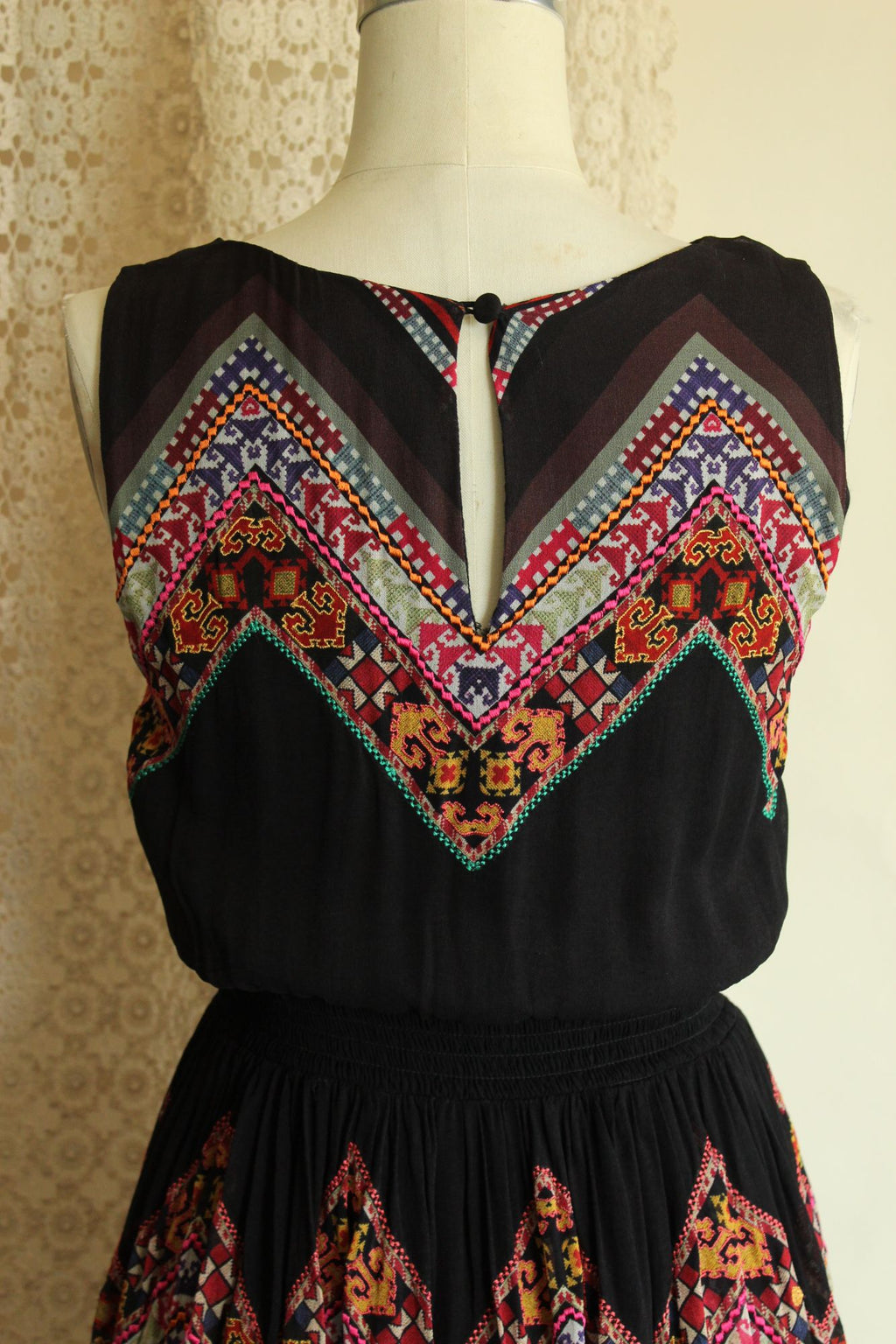 Tanvi Kedia Womens Dress, Size 6, Keyhole Back, Boho Folk Style Embroidery