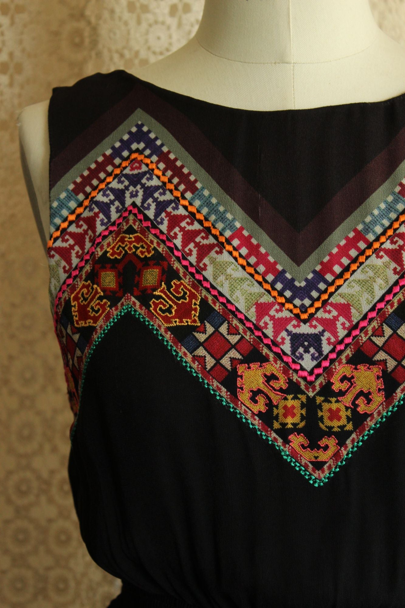 Tanvi Kedia Womens Dress, Size 6, Keyhole Back, Boho Folk Style Embroidery