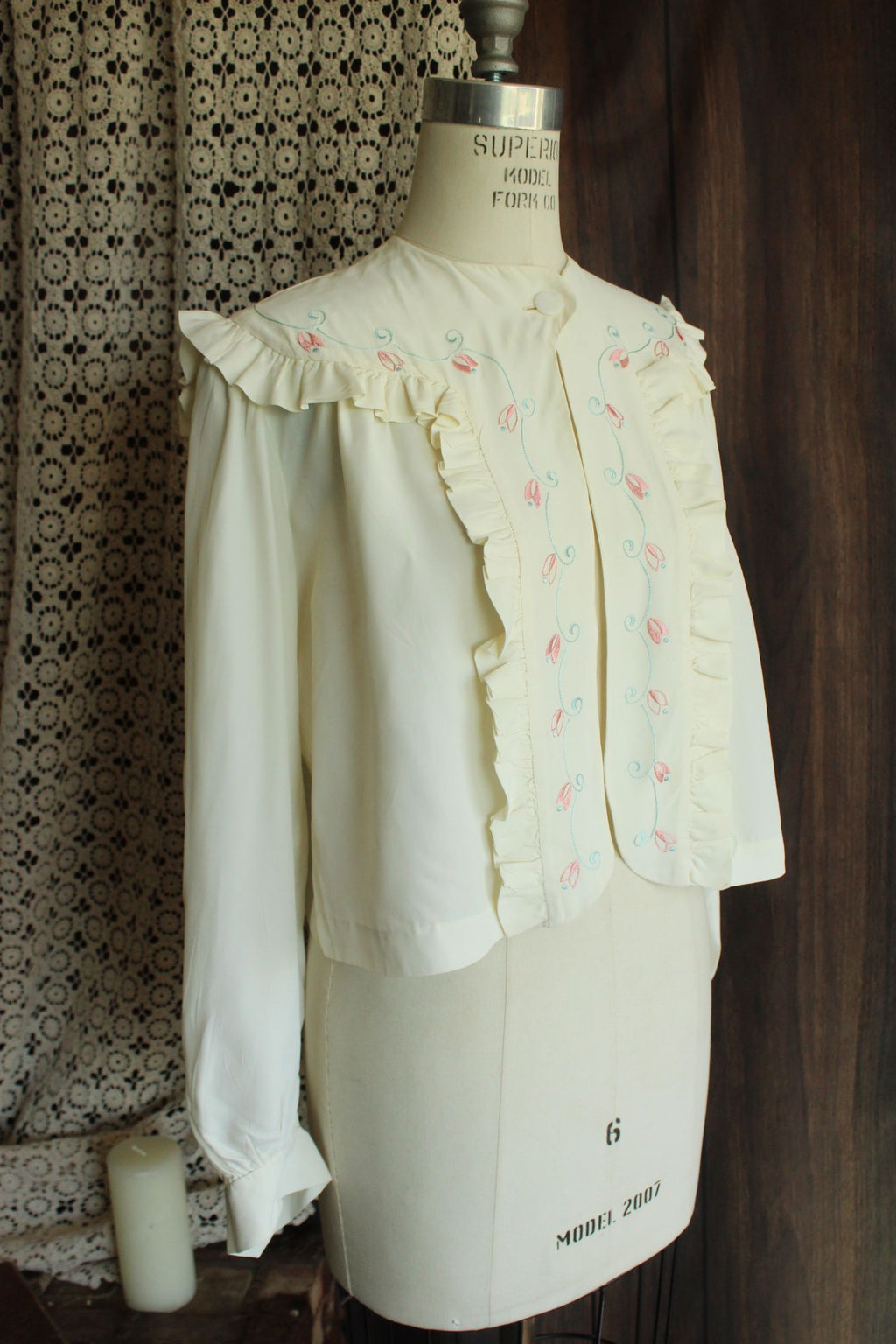 Vintage 1940s Winter White Rayon Bed Jacket