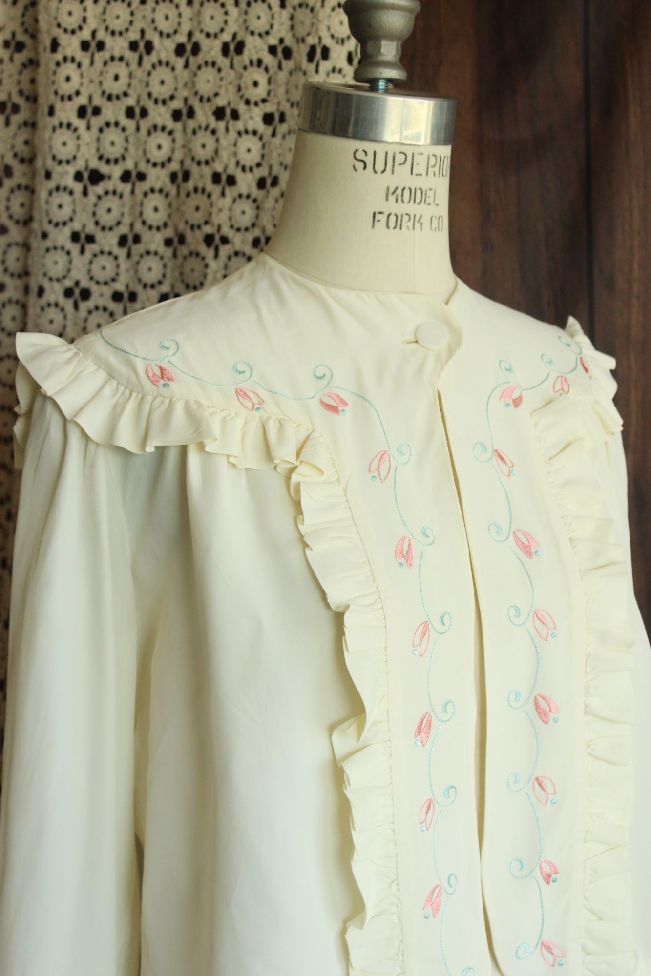 Vintage 1940s Winter White Rayon Bed Jacket
