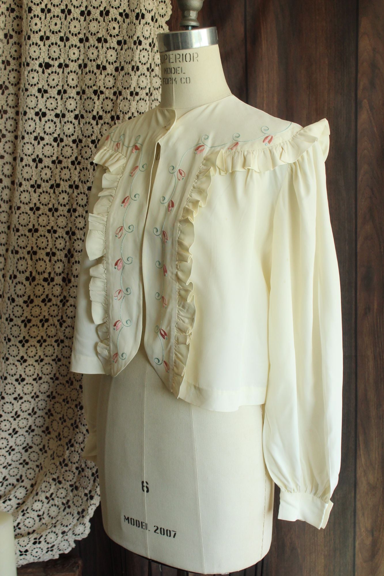 Vintage 1940s Winter White Rayon Bed Jacket
