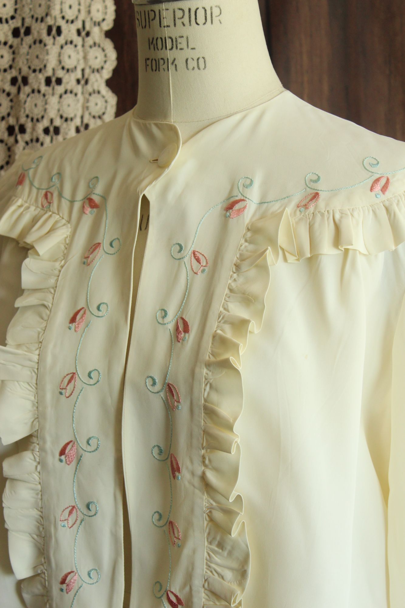 Vintage 1940s Winter White Rayon Bed Jacket
