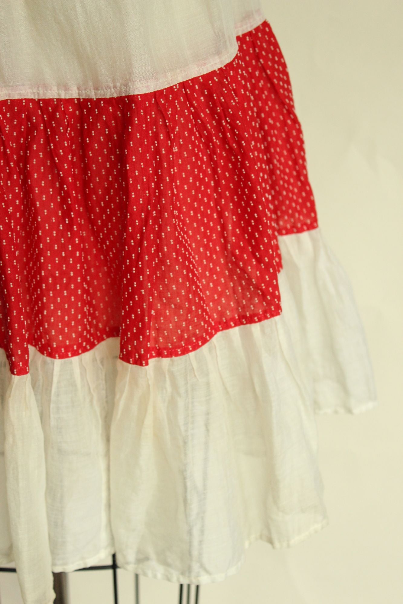 Vintage 1950s White Cotton Organdy Half Apron with Red and White Trim