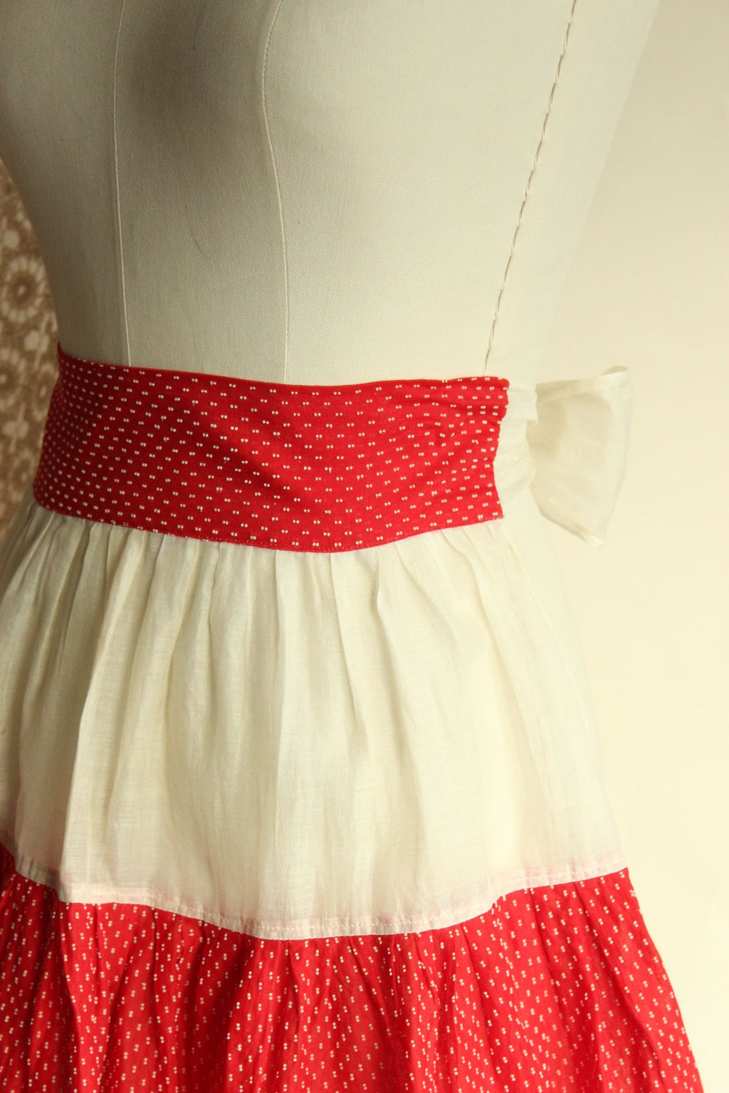 Vintage 1950s White Cotton Organdy Half Apron with Red and White Trim