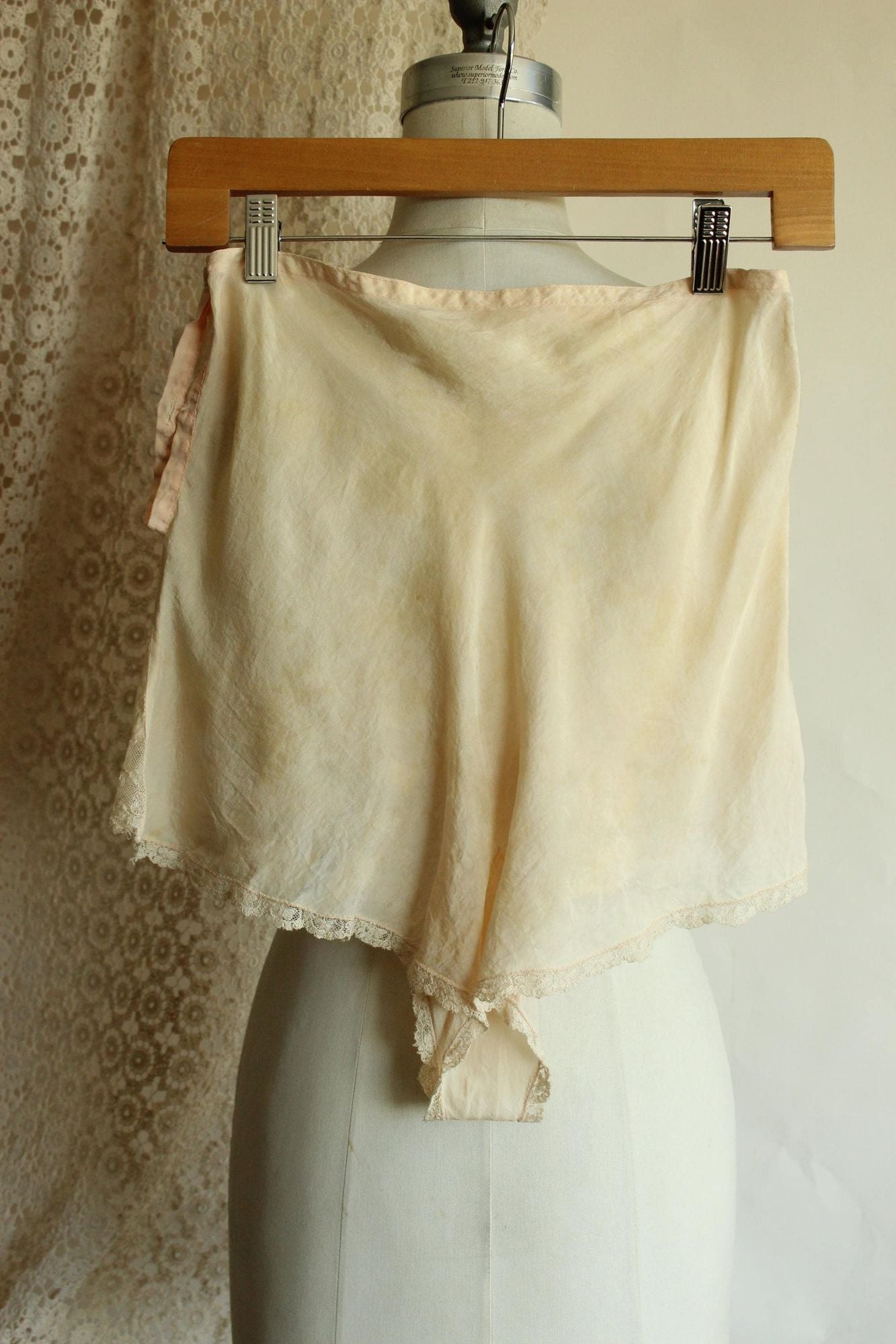 Vintage 1930s 1940s Tap Pant in Blush Ivory Silk