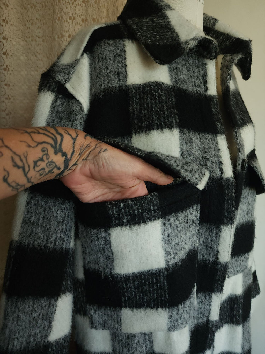 H&M Womens Coat, Black and White Buffalo Plaid Shacket with Pockets, Size M