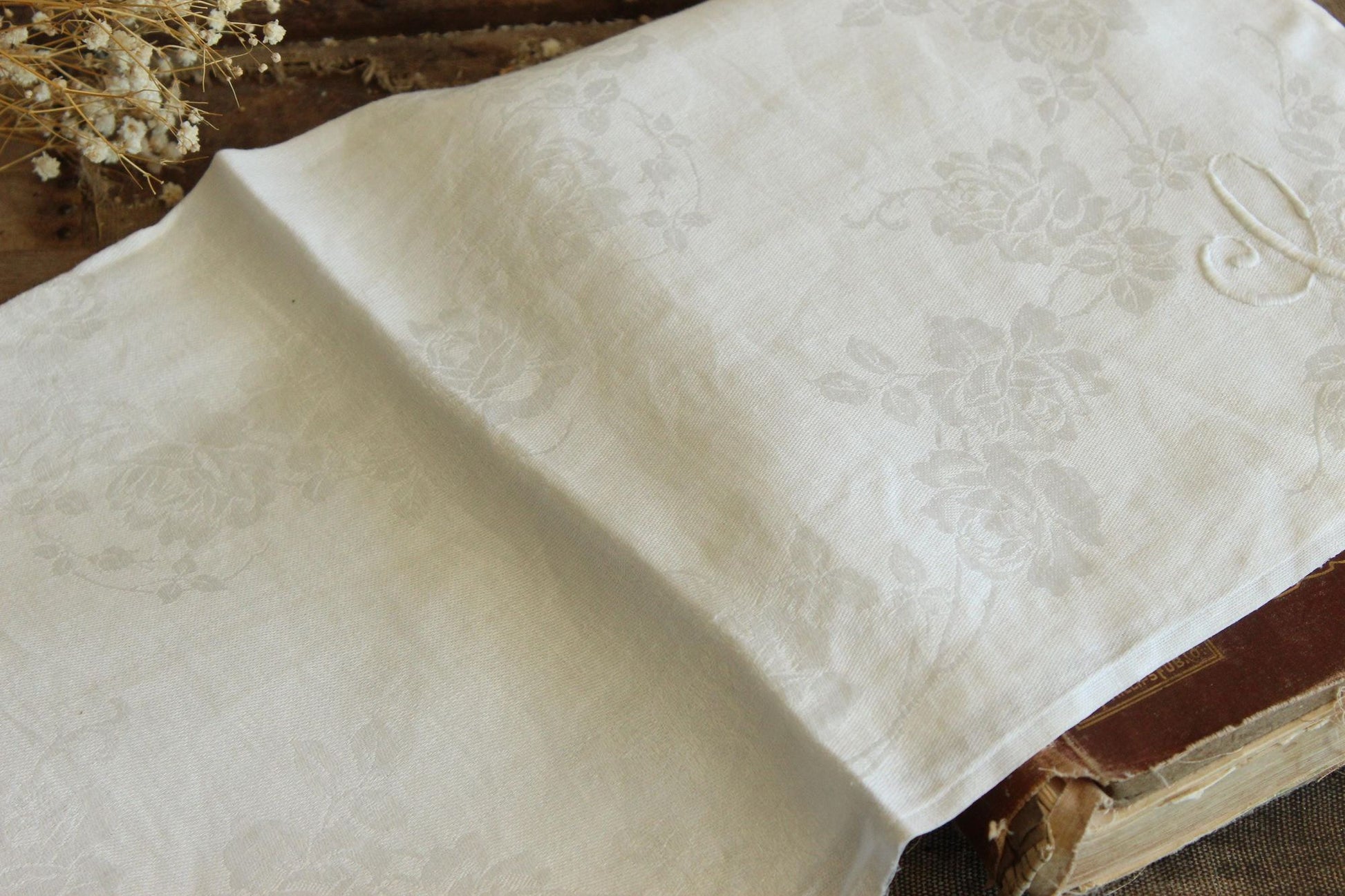 Vintage 1930s Napkin in White Flax Linen Damask Monogrammed with Embroidered C