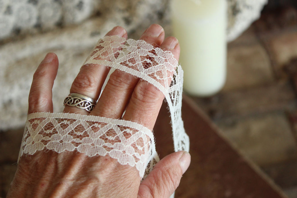 Vintage Ivory Lace Trim, 5 yards, One Inch Wide