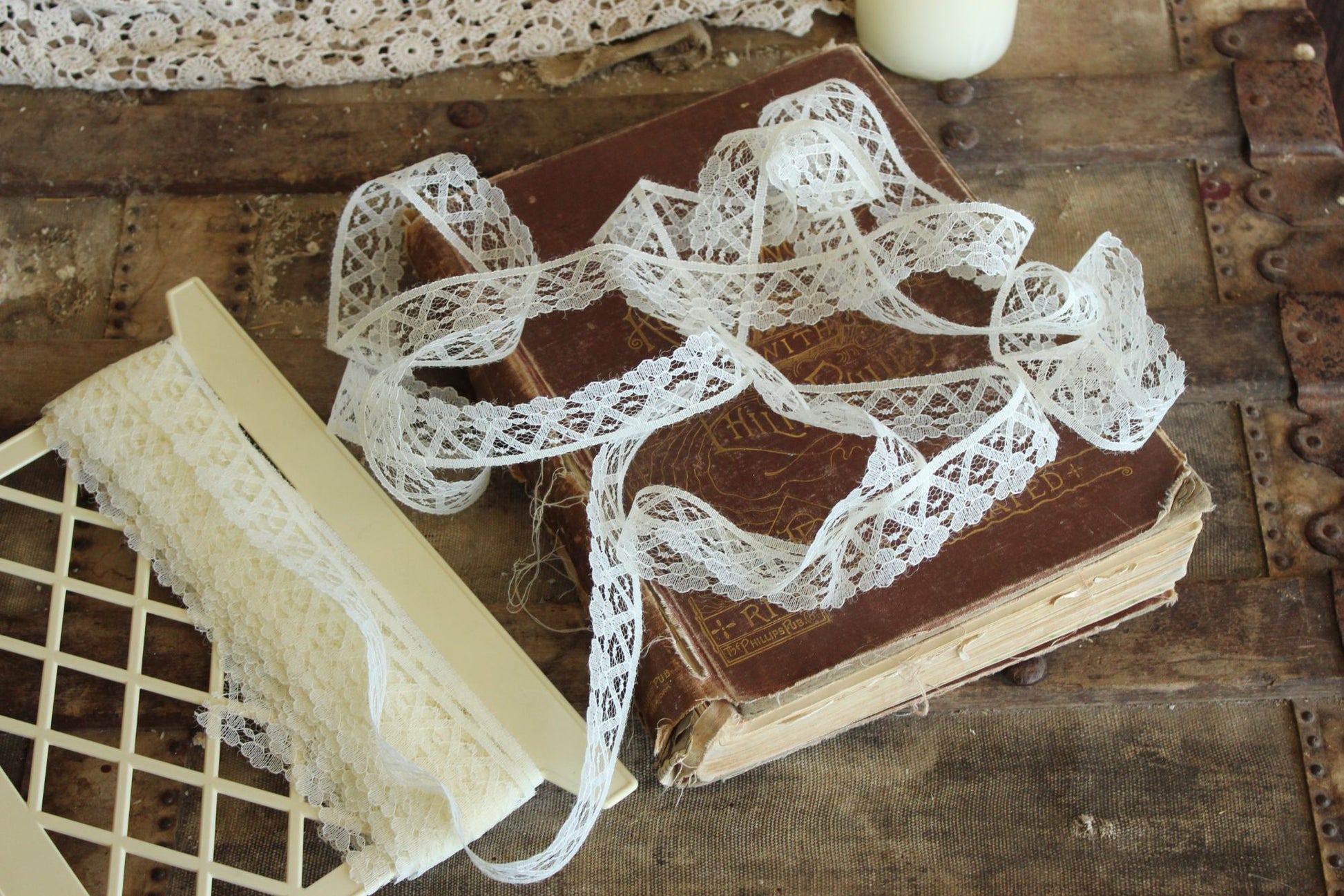 Vintage Ivory Lace Trim, 5 yards, One Inch Wide