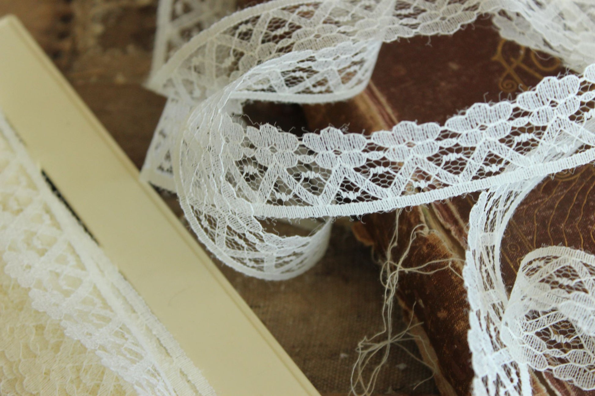 Vintage Ivory Lace Trim, 5 yards, One Inch Wide