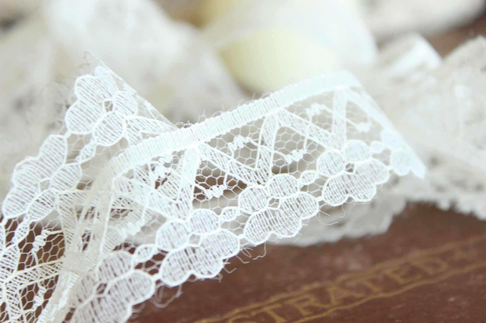 Vintage Ivory Lace Trim, 5 yards, One Inch Wide