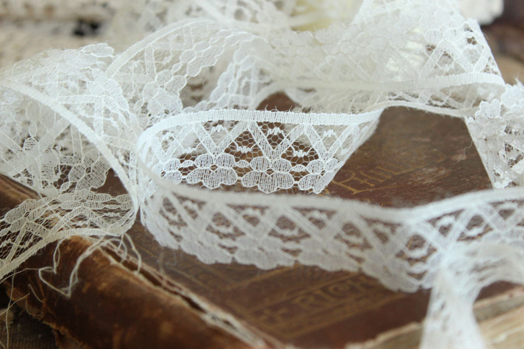 Vintage Ivory Lace Trim, 5 yards, One Inch Wide