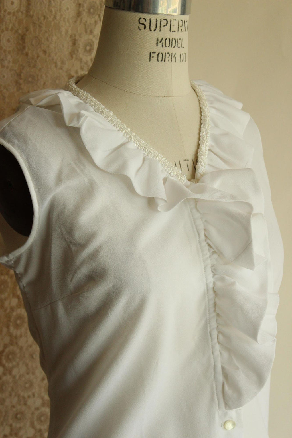 Vintage 1960s Blouse, Fritzi of California White Ruffle Collar Top, Buttons
