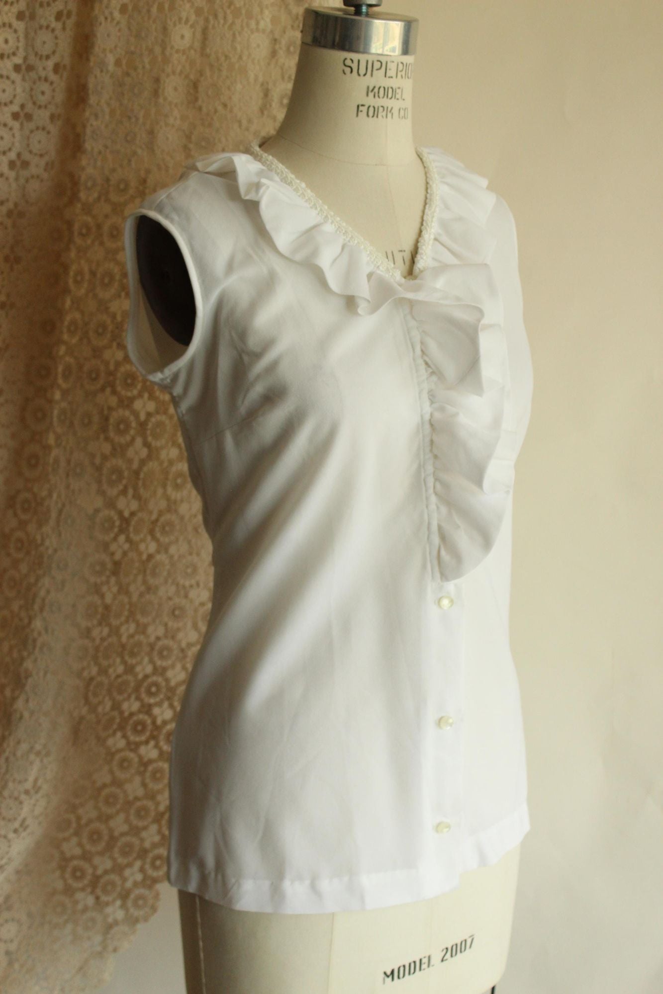 Vintage 1960s Blouse, Fritzi of California White Ruffle Collar Top, Buttons