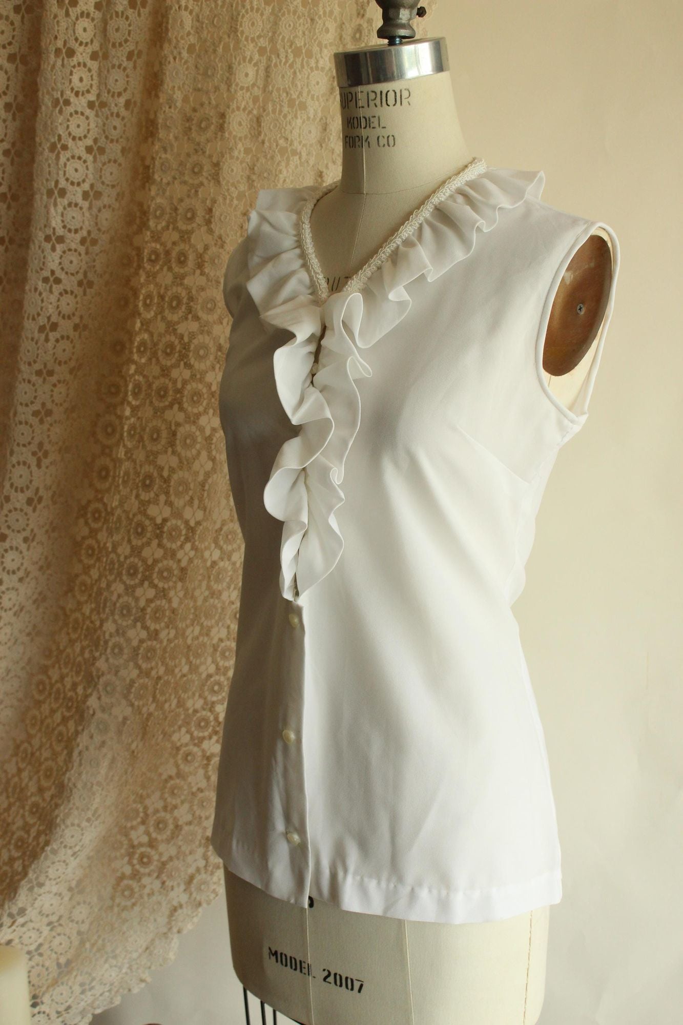 Vintage 1960s Blouse, Fritzi of California White Ruffle Collar Top, Buttons