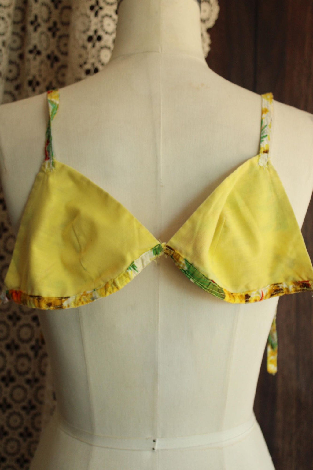 Vintage 1960s Bikini Swimsuit Top in a Surfer Print
