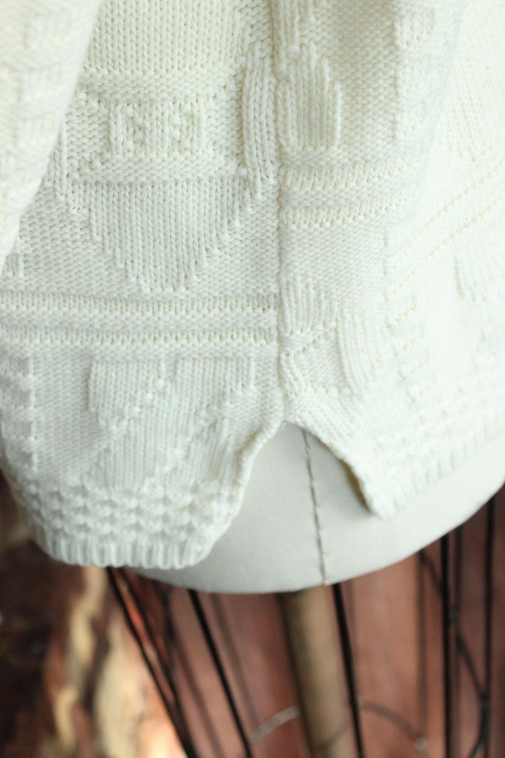 Vintage 1980s 1990s Unisex Volup White Mock Turtleneck Sweater