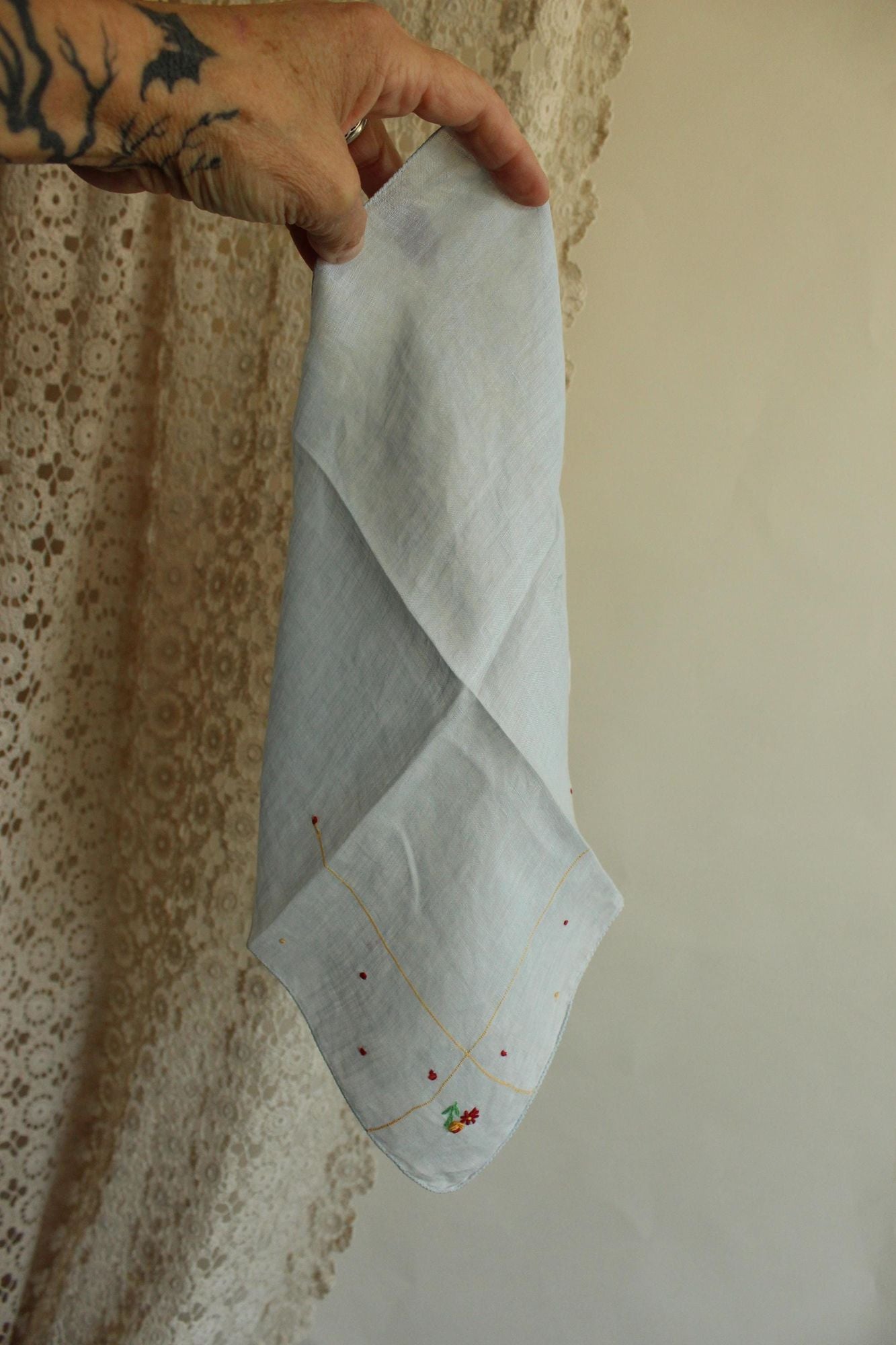 Vintage 1940s 1950s Blue Linen Handkerchief with Embroidered Flowers