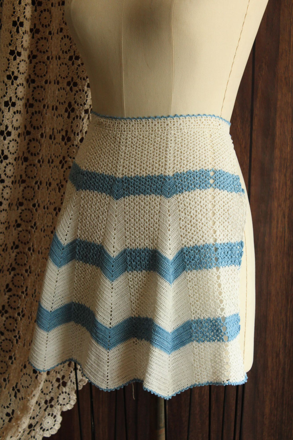 Vintage 1950s 1960s Crocheted Apron in White and Blue