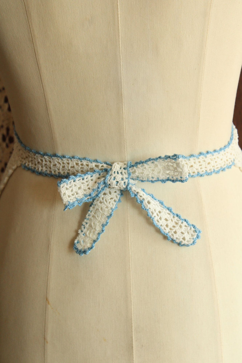 Vintage 1950s 1960s Crocheted Apron in White and Blue