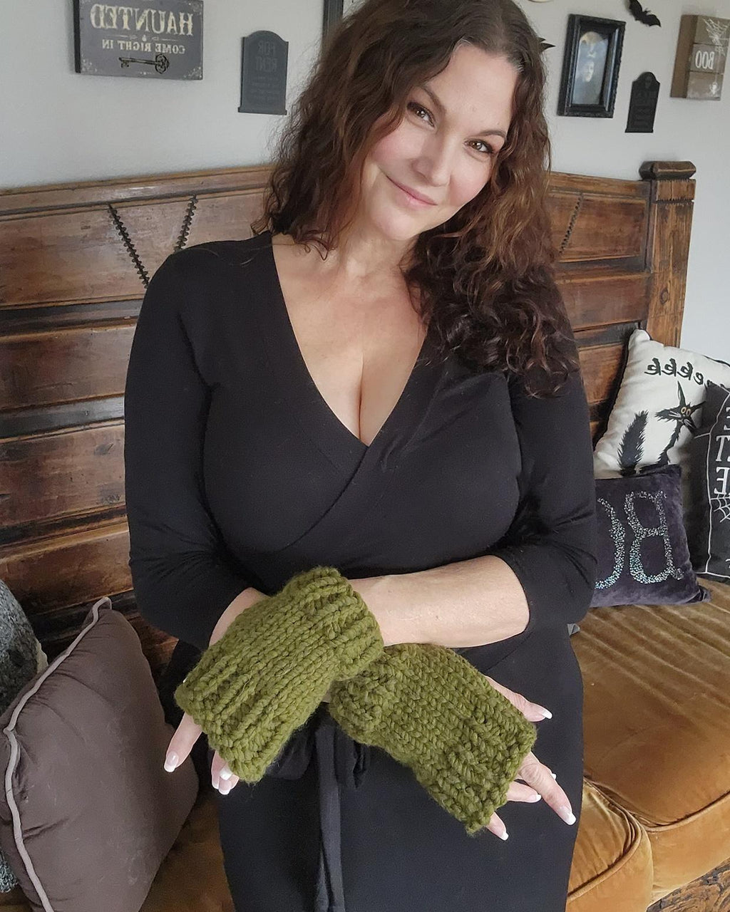 "Elderwood" Hand Knit Fingerless Gloves in Olive Green