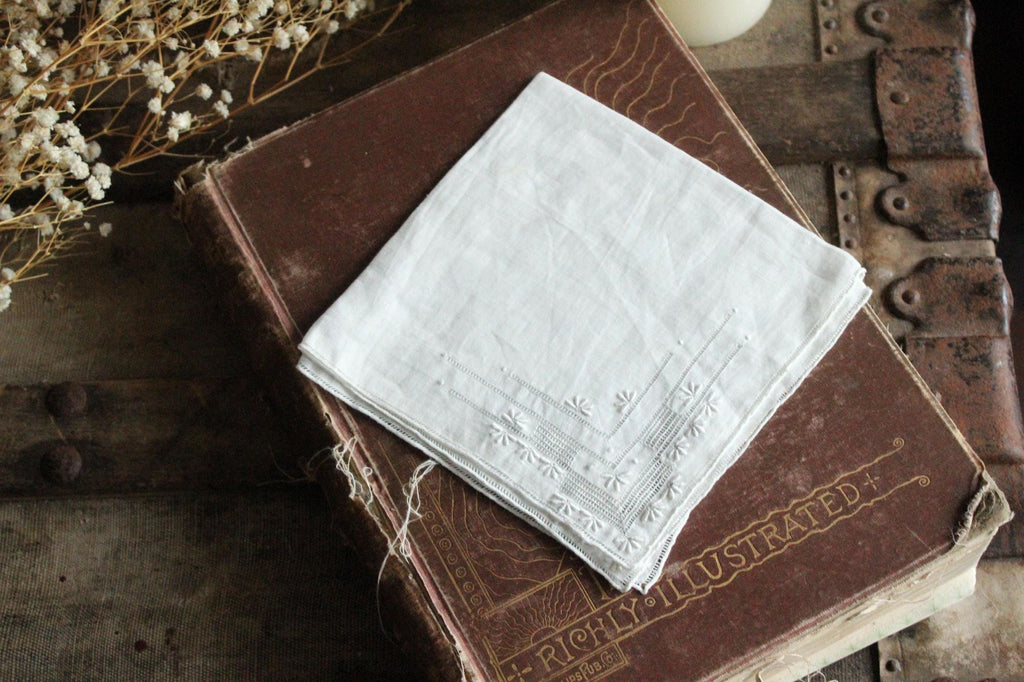 Vintage 1930s 1940s Embroidered White Linen Handkerchief
