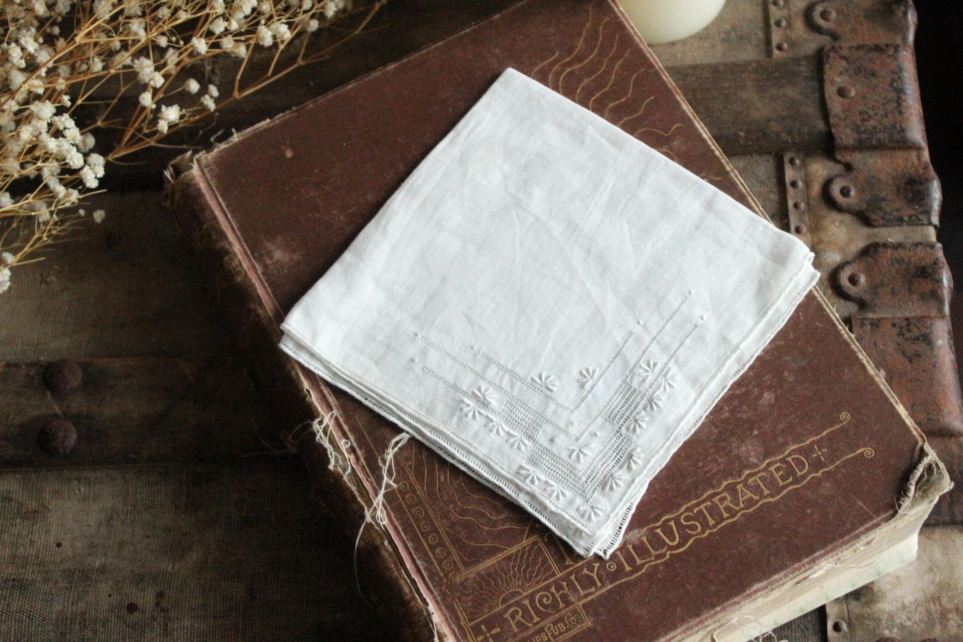 Vintage 1930s 1940s Embroidered White Linen Handkerchief