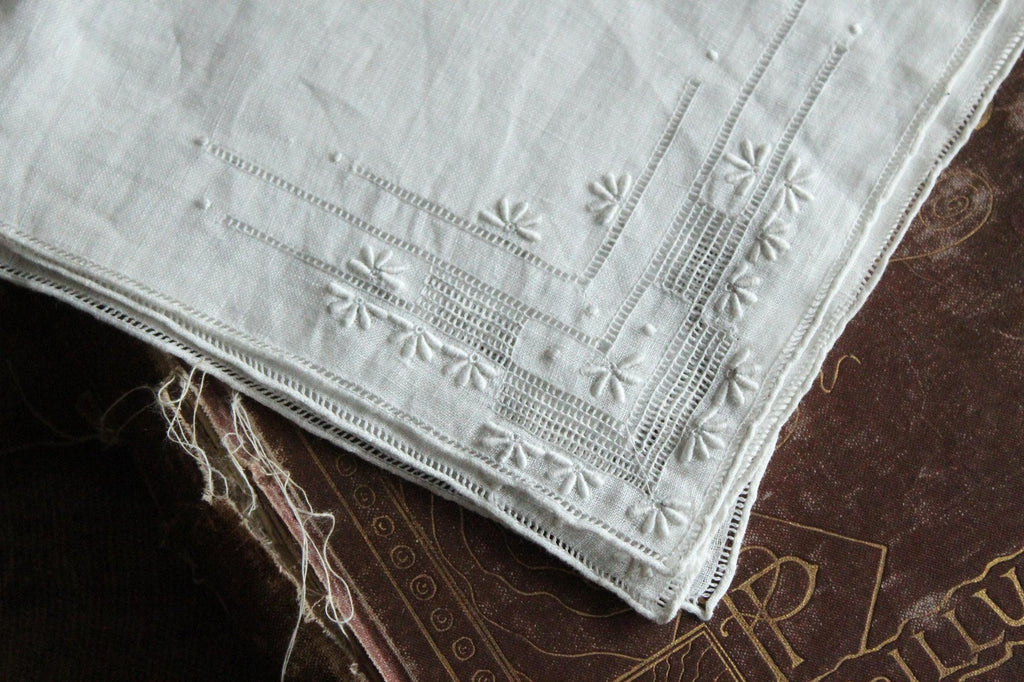 Vintage 1930s 1940s Embroidered White Linen Handkerchief