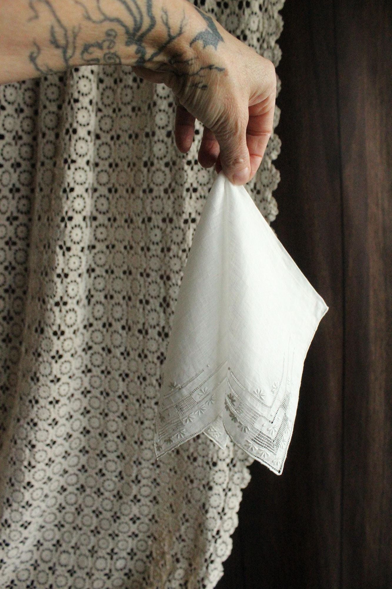 Vintage 1930s 1940s Embroidered White Linen Handkerchief