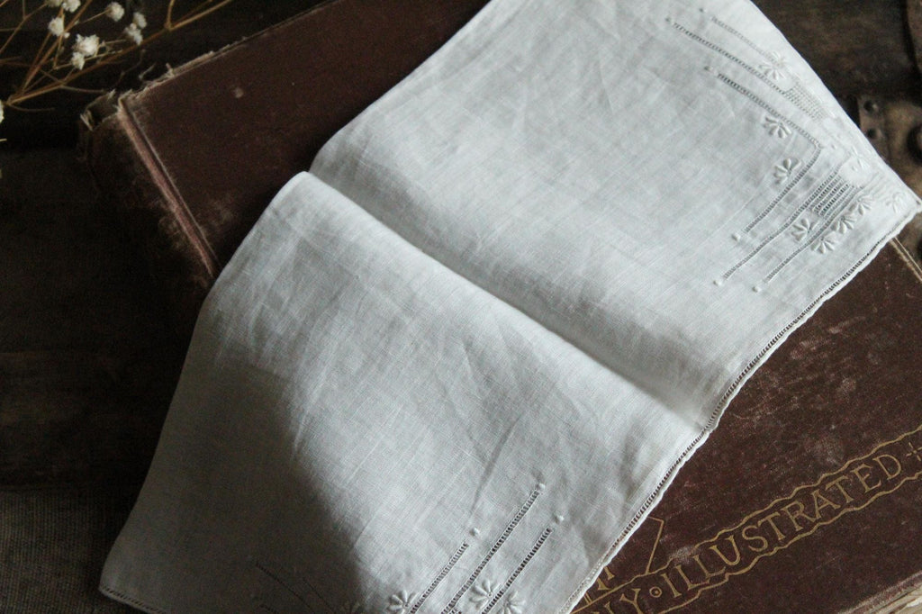 Vintage 1930s 1940s Embroidered White Linen Handkerchief
