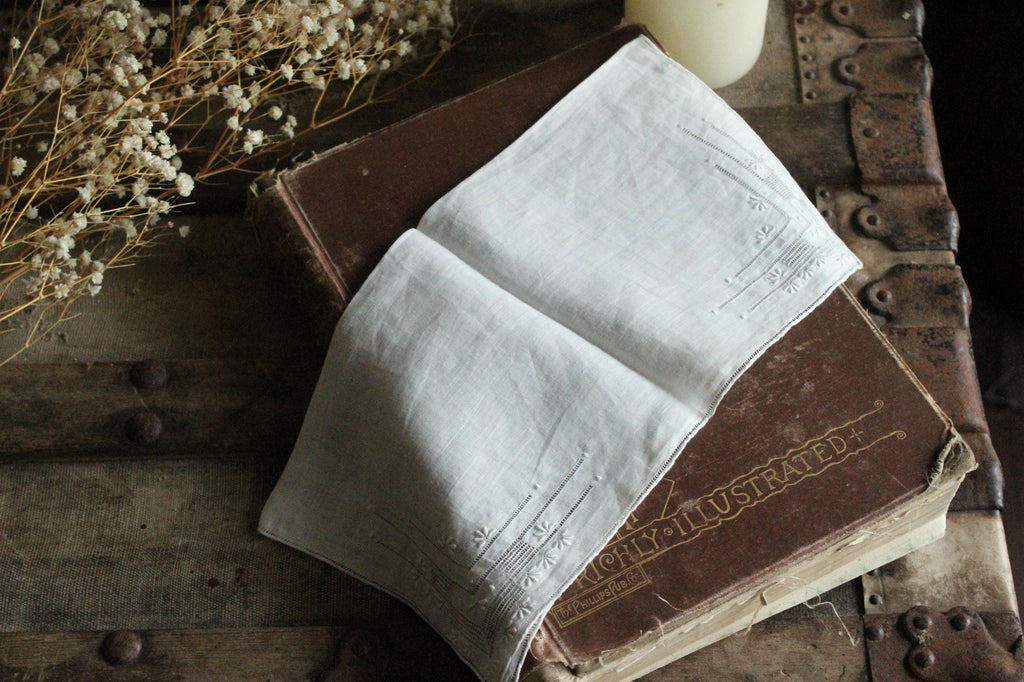 Vintage 1930s 1940s Embroidered White Linen Handkerchief